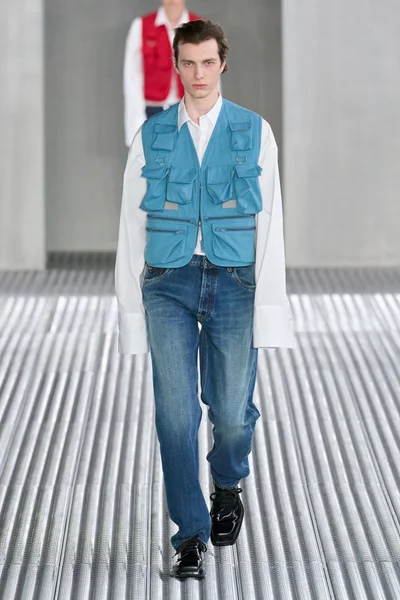 Look 12